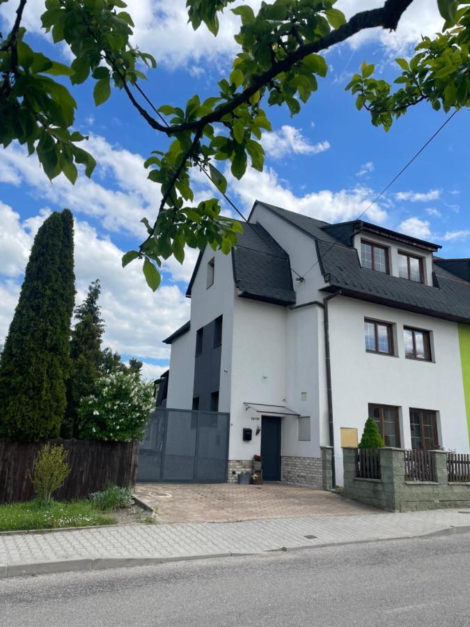 Apartment Dubnica-Prejta 2 Dubnica nad Váhom Dış mekan fotoğraf